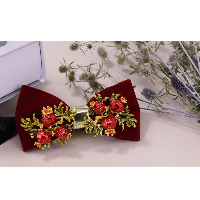 Bordeauxrote Fliege mit Granatapfelblumenmuster für Männer - image 2