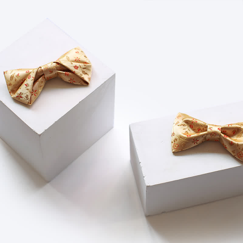 Glänzende Herrenfliege mit gelben und roten Blumen