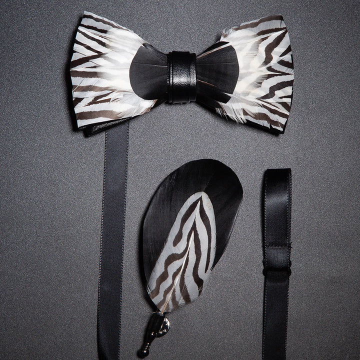 Schwarz & Weiß Zebra Federfliege mit Anstecknadel