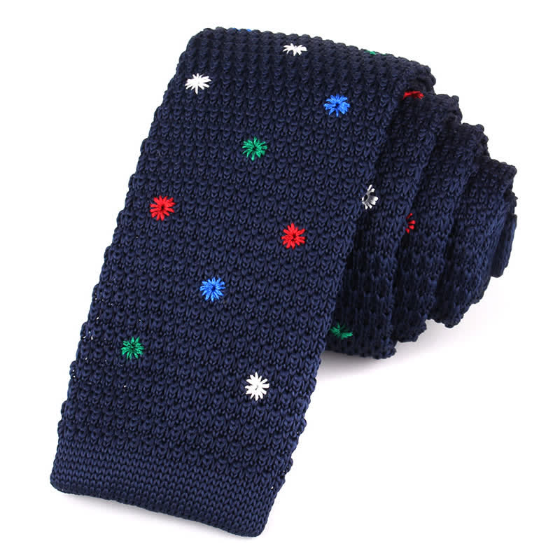 Schmale gestrickte Krawatte mit sich wiederholenden Motiven für Männer