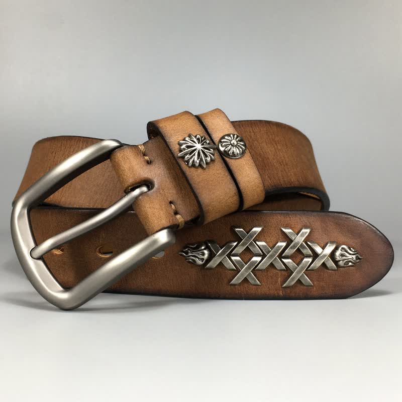 Retro-Herrengürtel mit dekorativer Gravur und Nieten aus Leder