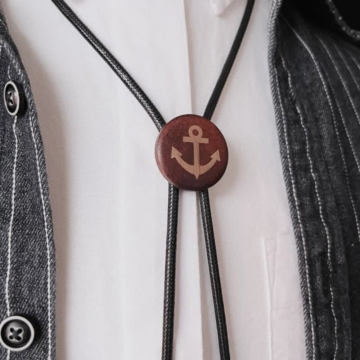 Boots-Anker Holzanhänger Cowboy Bolo Tie