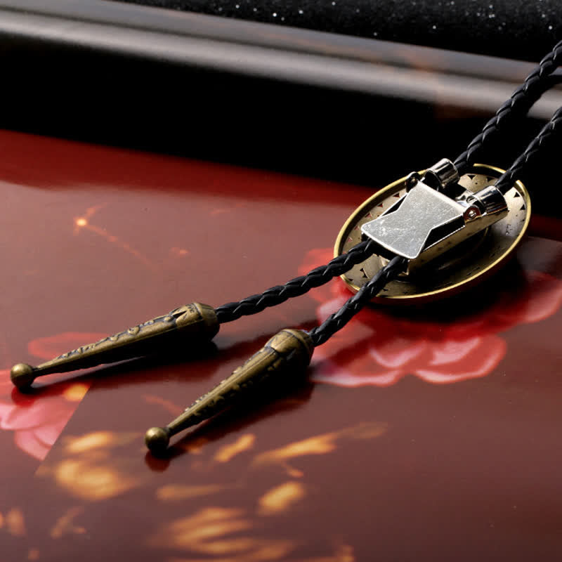 Bolo-Krawatte im Westernstil mit mittlerem Kristalleinsatz