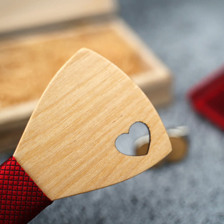 3er Set aus Holzfliege in Herzform für Herren