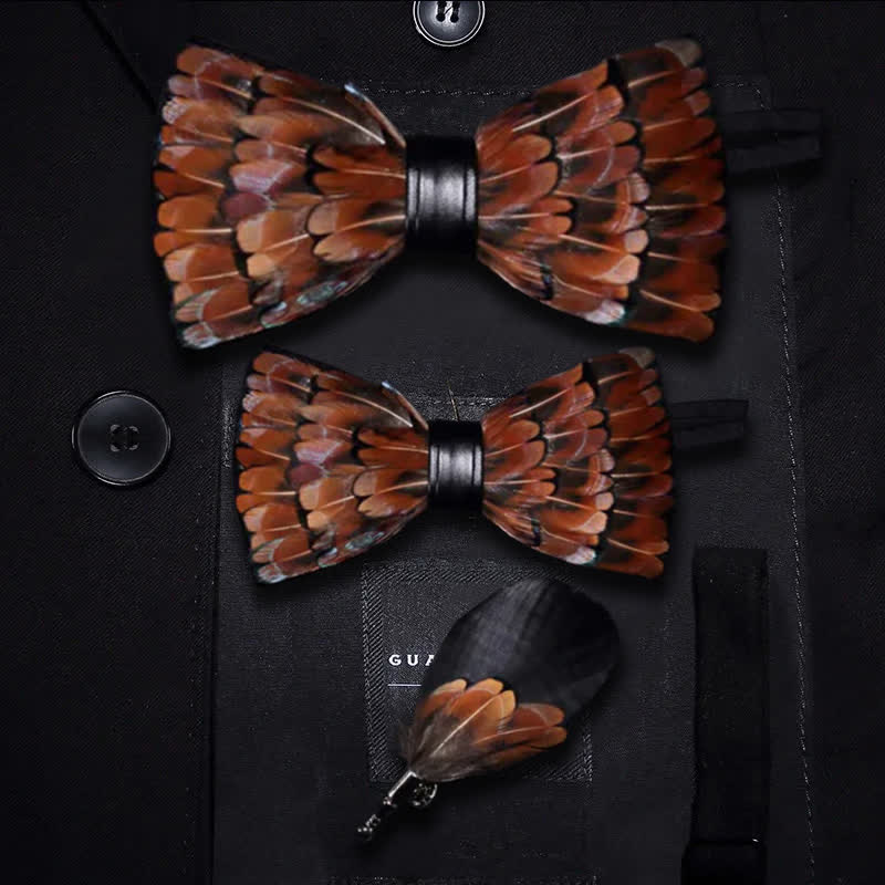 Braune & schwarze Feder-Fliege mit Reversnadel