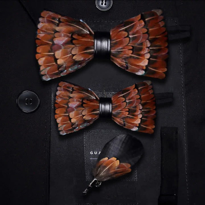 Braune & schwarze Feder-Fliege mit Reversnadel