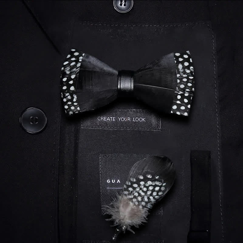 Schwarze Federfliege mit Polka-Dots und Reversnadel