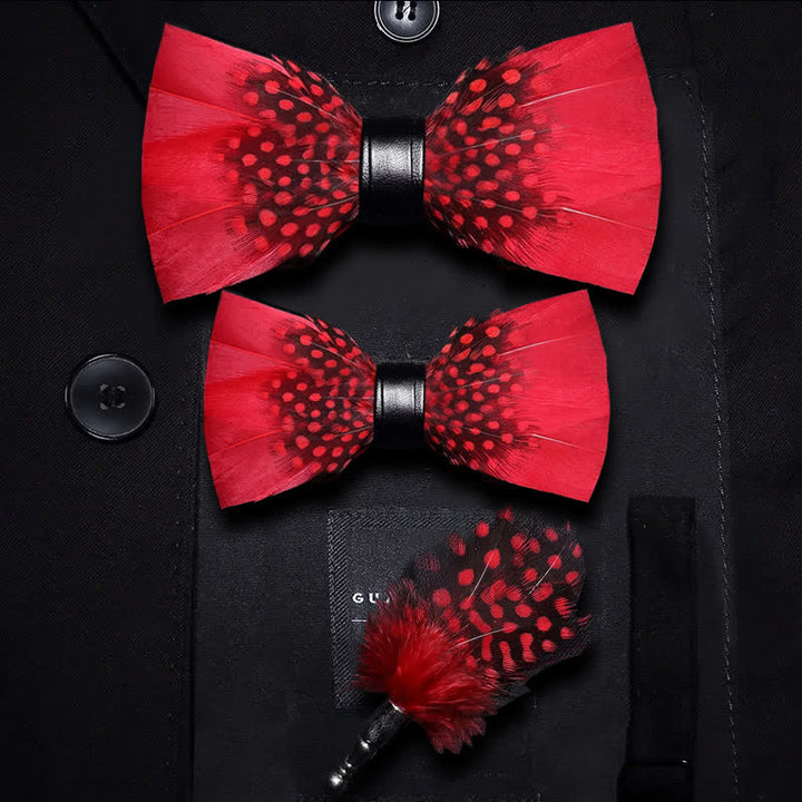 Rote & schwarze Fink-Federschleife mit Reversnadel