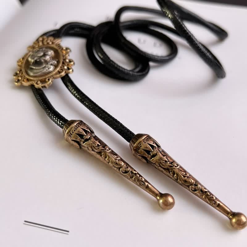 Beauty Portrait Kopf Cowboy Anhänger Bolo Krawatte