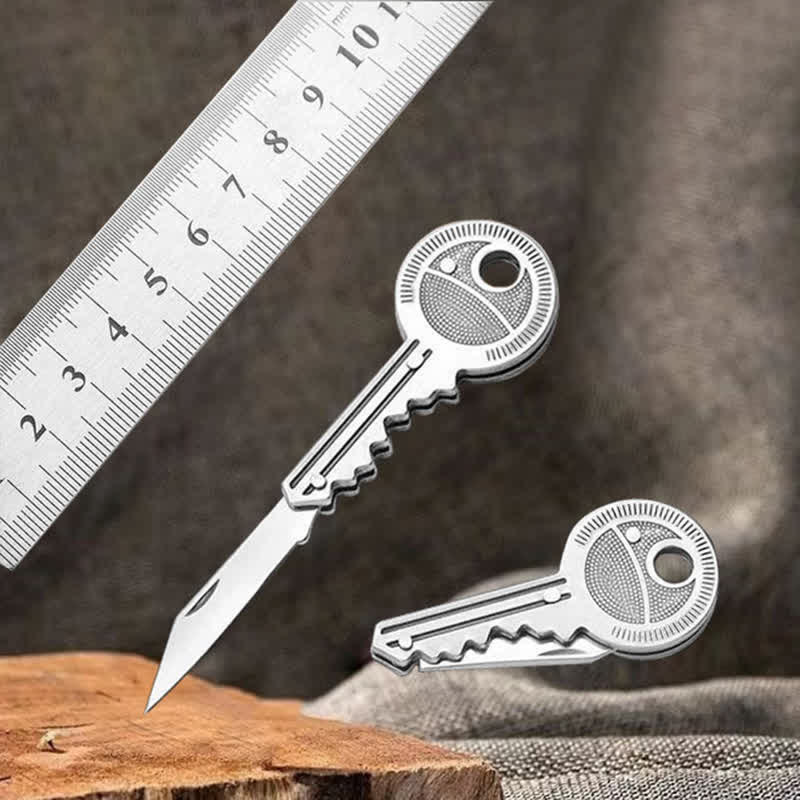Kompaktes Mini-Klappmesser in Schlüsselform als Schlüsselanhänger