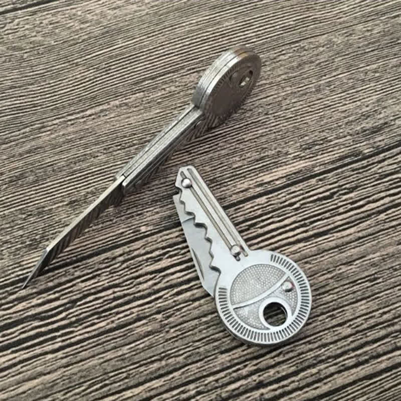 Kompaktes Mini-Klappmesser in Schlüsselform als Schlüsselanhänger