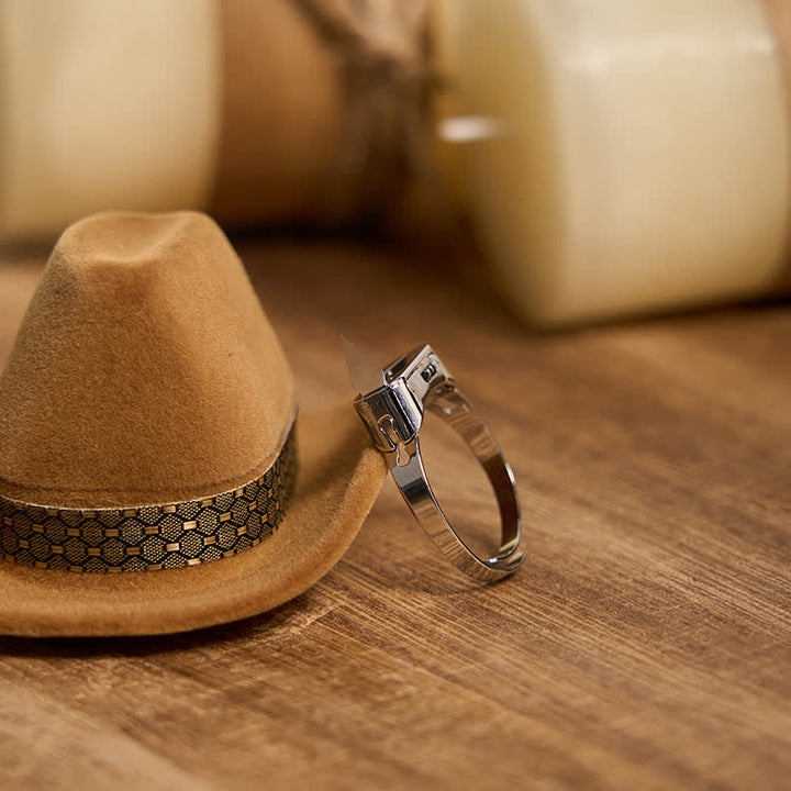 Ring-Set mit Longhorn-Bullenanhänger und versteckter Klinge