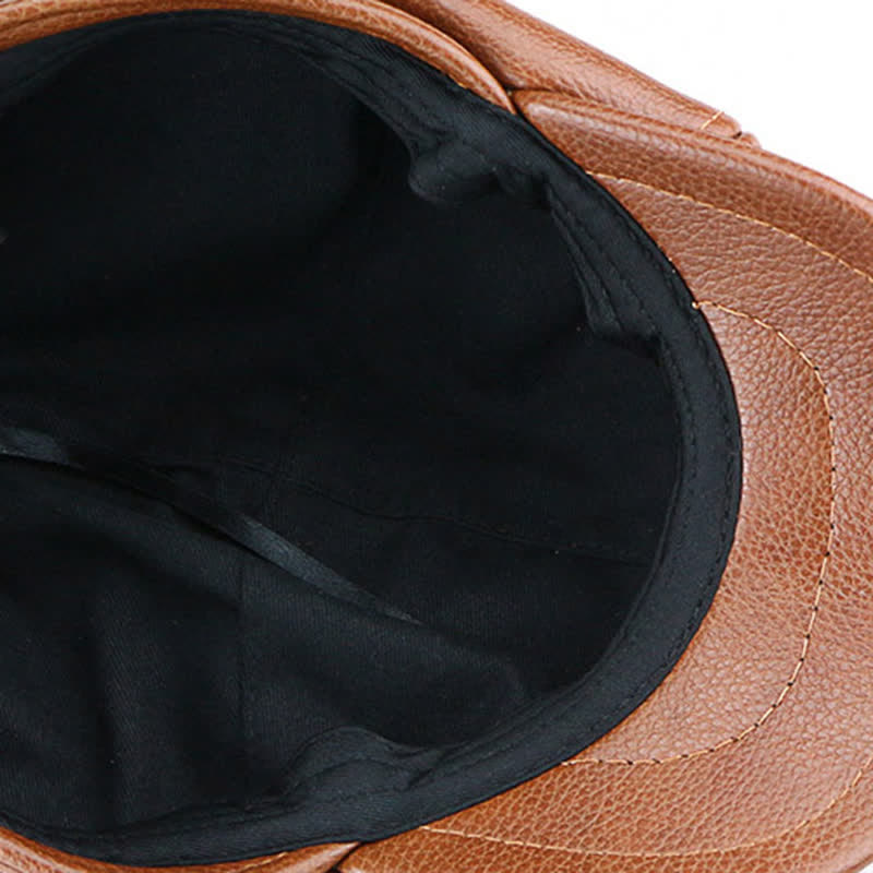 Schicke Baskenmütze aus Leder mit Nieten im Künstler-Maler-Look