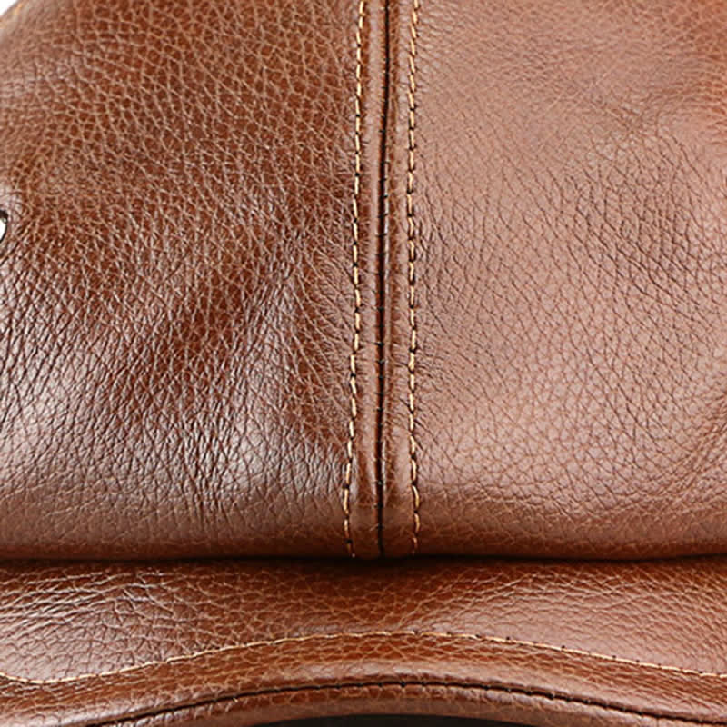 Schicke Baskenmütze aus Leder mit Nieten im Künstler-Maler-Look