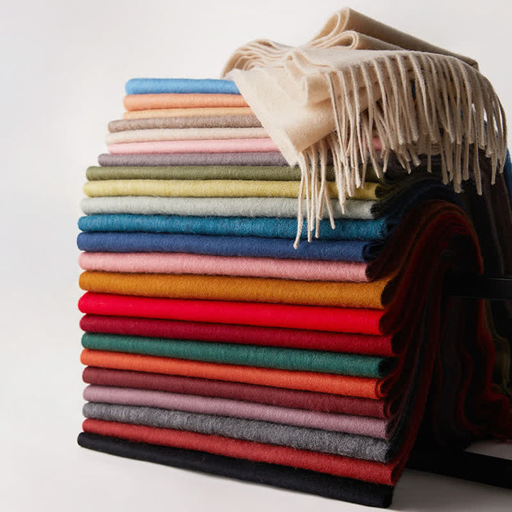 Schlichter, einheitlicher Unisex-Schal aus reiner Wolle mit Fransen