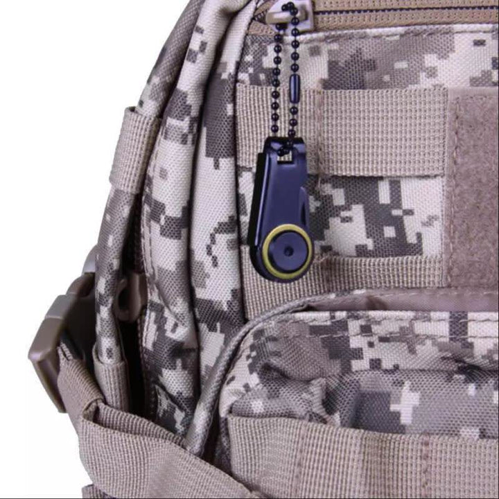 Schwarzes EDC-Klappmesser, tragbarer taktischer Schlüsselanhänger