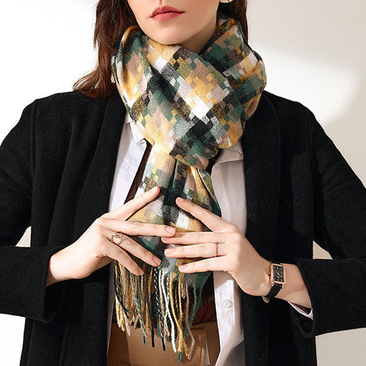 Mehrfarbiger weicher Unisex-Schal mit Fransen in Puzzleform