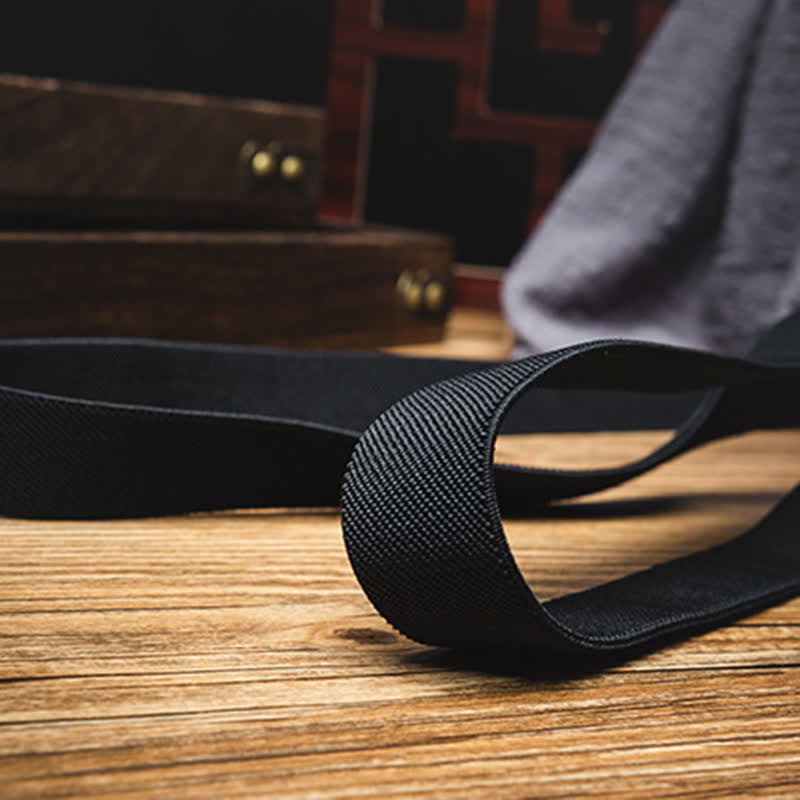 Schwarzer elastischer Hosenträger im X-Back-Holster-Stil