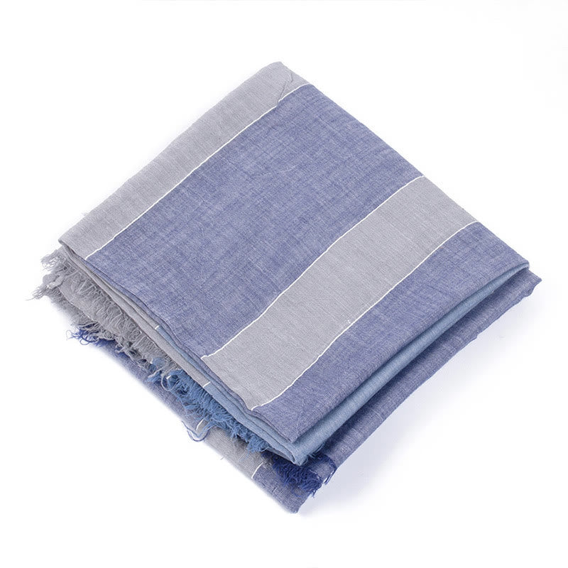 Dreifarbiger, farblich passender Faltenschal für den Sommer