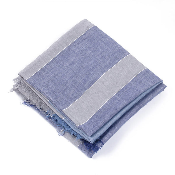 Dreifarbiger, farblich passender Faltenschal für den Sommer