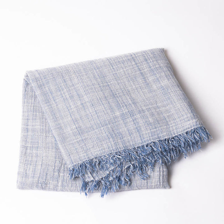 Dreifarbiger, farblich passender Faltenschal für den Sommer