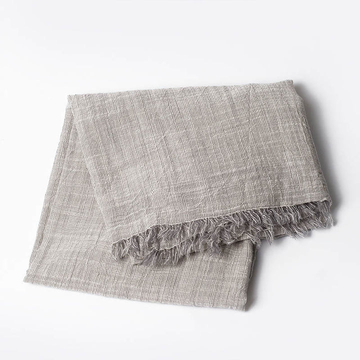 Dreifarbiger, farblich passender Faltenschal für den Sommer