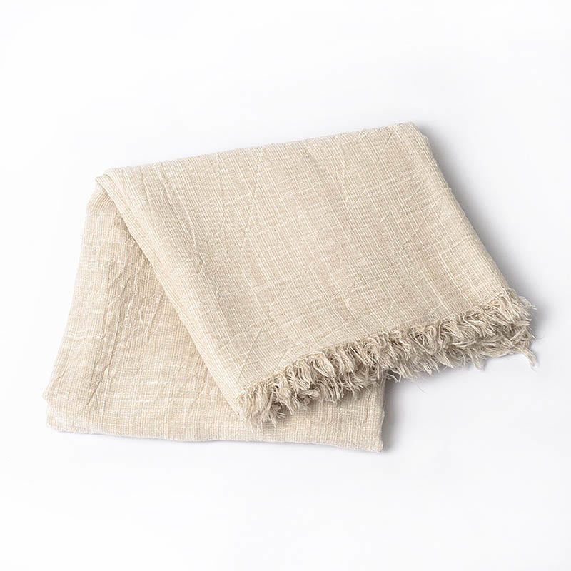 Dreifarbiger, farblich passender Faltenschal für den Sommer