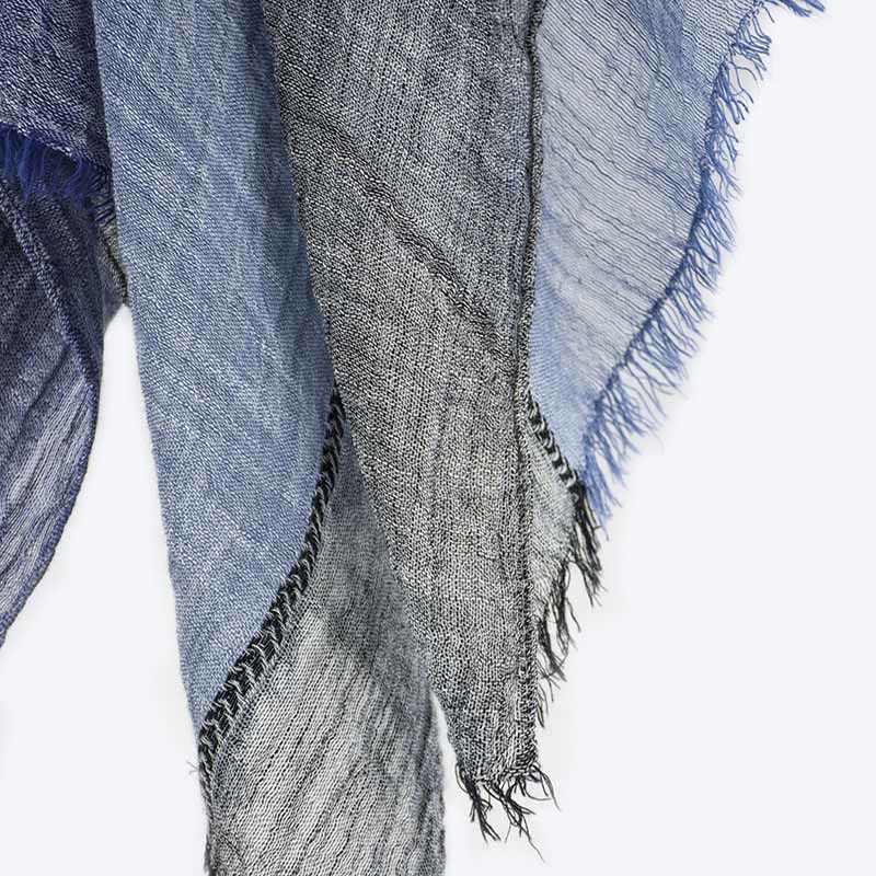 Dreifarbiger, farblich passender Faltenschal für den Sommer