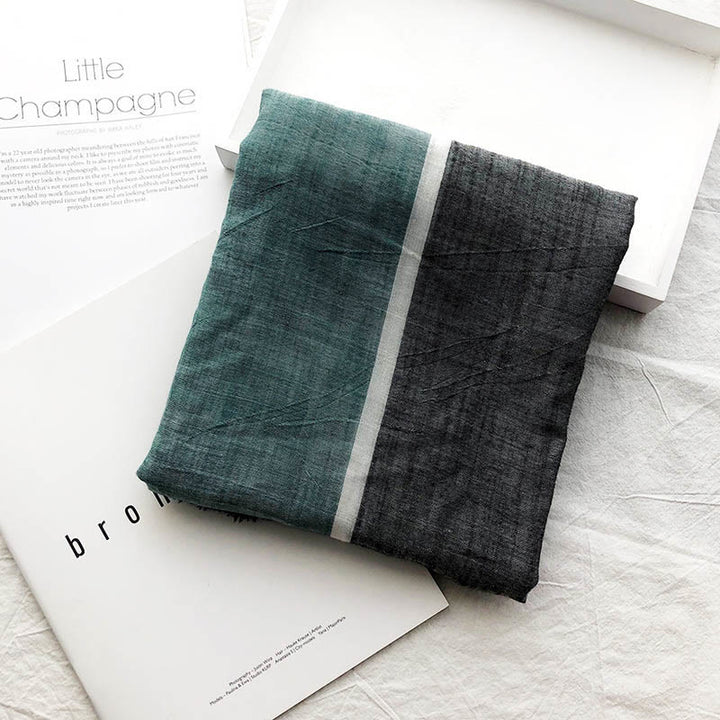 Dreifarbiger, farblich passender Faltenschal für den Sommer