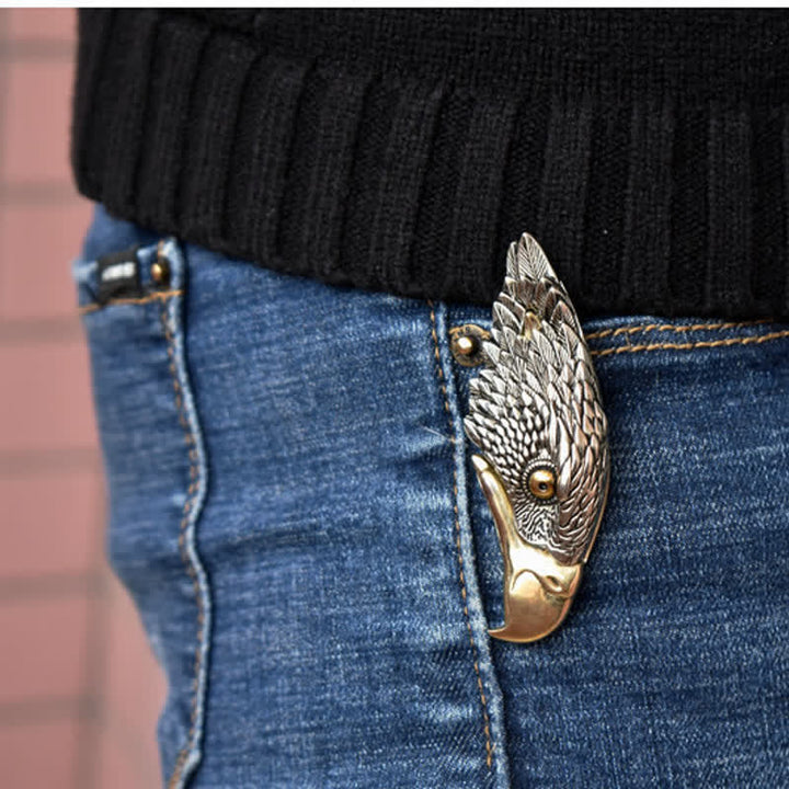 Halskette mit Anhänger aus Weißkopfseeadler mit verstecktem Messer und Feder - image 3