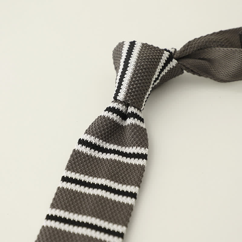 Gestreifte schmale Strickkrawatte für Herren