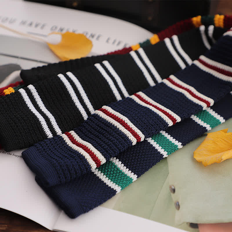 Gestreifte schmale Strickkrawatte für Herren