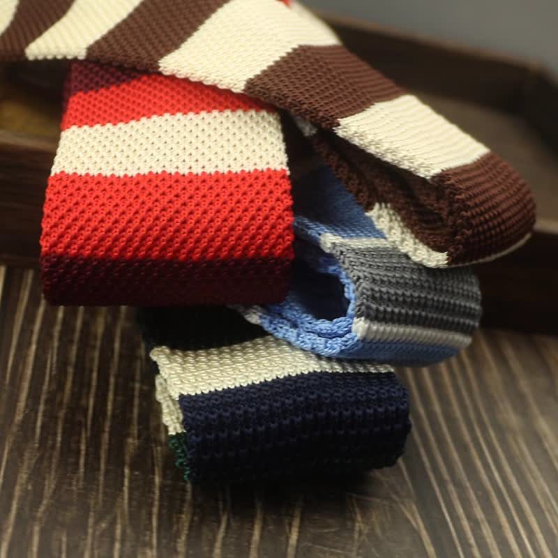 Gestreifte Strickkrawatte mit Farbblockmuster für Herren