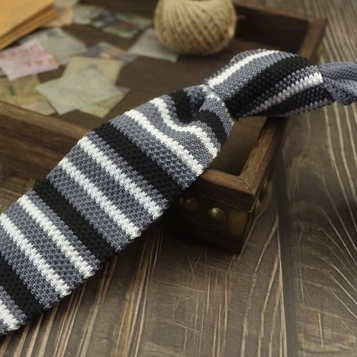 Gestreifte Strickkrawatte mit Farbblockmuster für Herren
