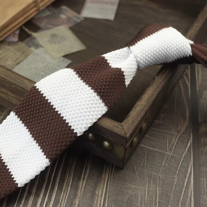 Gestreifte Strickkrawatte mit Farbblockmuster für Herren