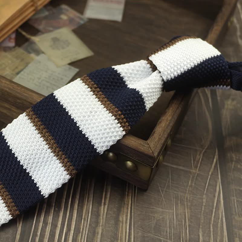 Gestreifte Strickkrawatte mit Farbblockmuster für Herren