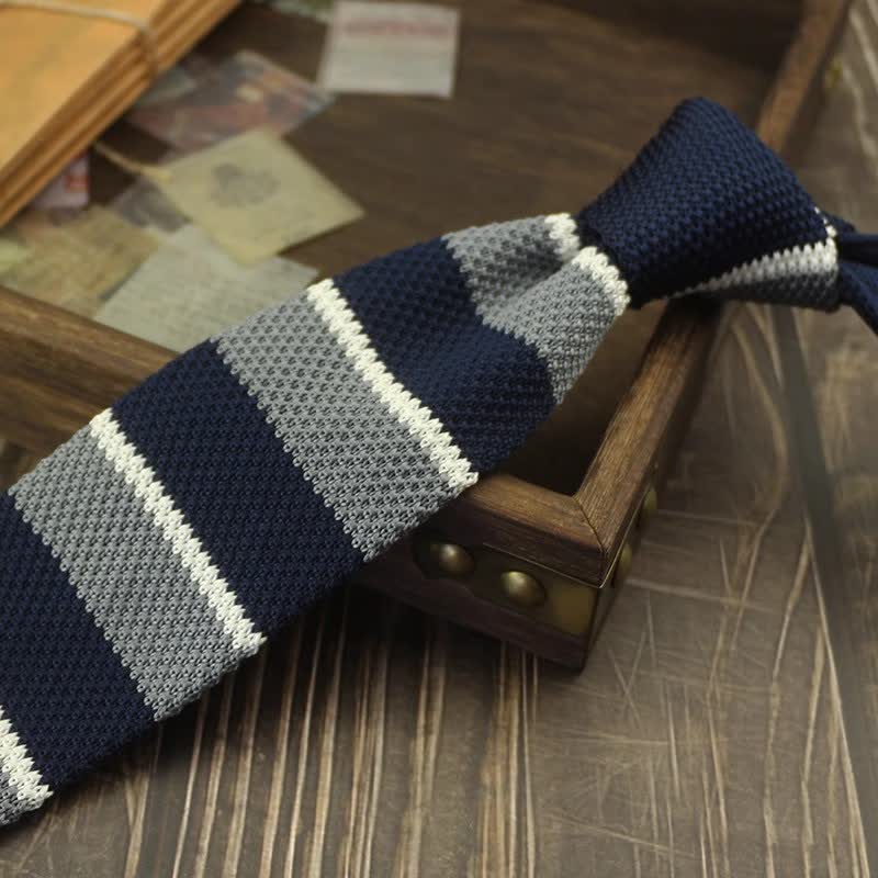 Gestreifte Strickkrawatte mit Farbblockmuster für Herren