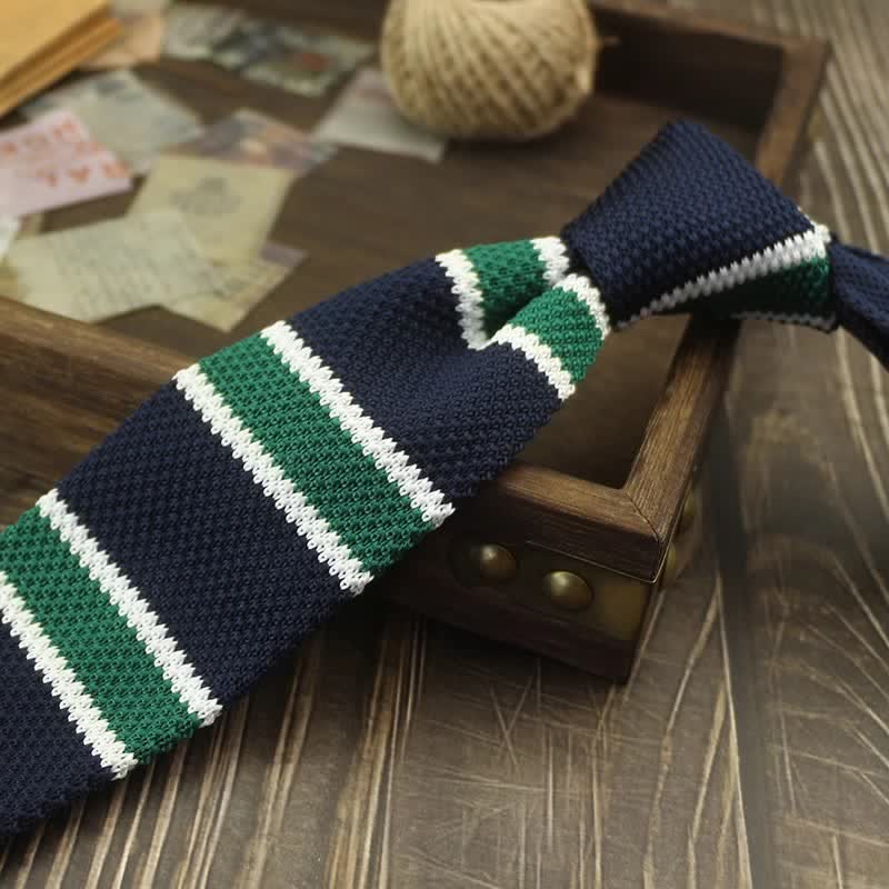 Gestreifte Strickkrawatte mit Farbblockmuster für Herren