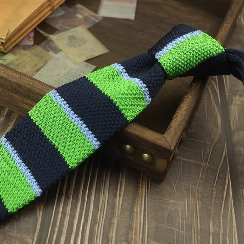 Gestreifte Strickkrawatte mit Farbblockmuster für Herren