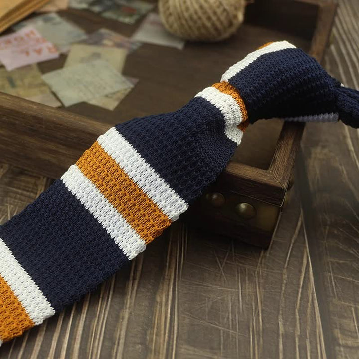 Gestreifte Strickkrawatte mit Farbblockmuster für Herren