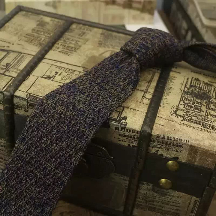 Bunte, dunkle Strickkrawatte für Herren