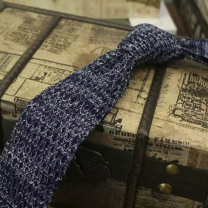 Bunte, dunkle Strickkrawatte für Herren