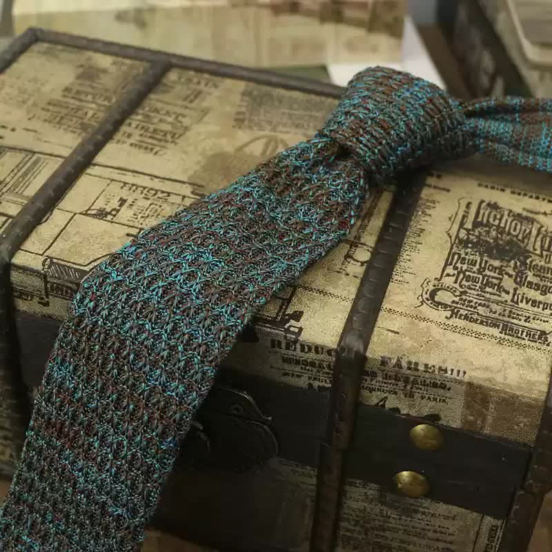 Bunte, dunkle Strickkrawatte für Herren