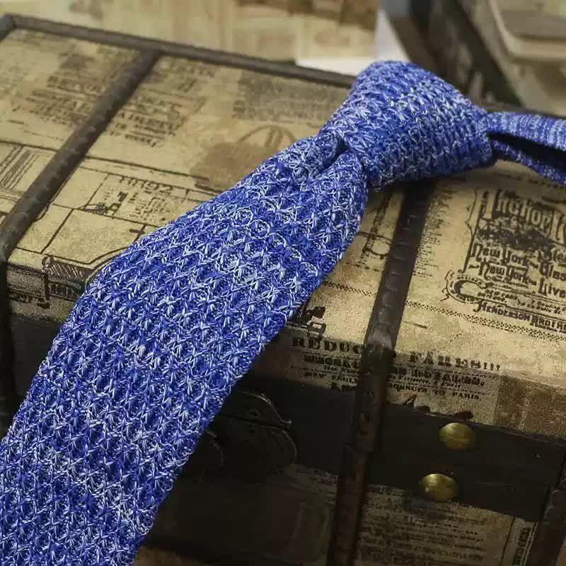Bunte, dunkle Strickkrawatte für Herren