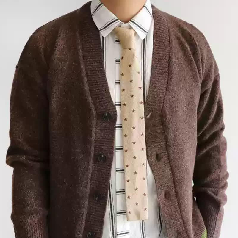 Strickkrawatte für Herren mit Sternenmuster in Latte-Cappuccino