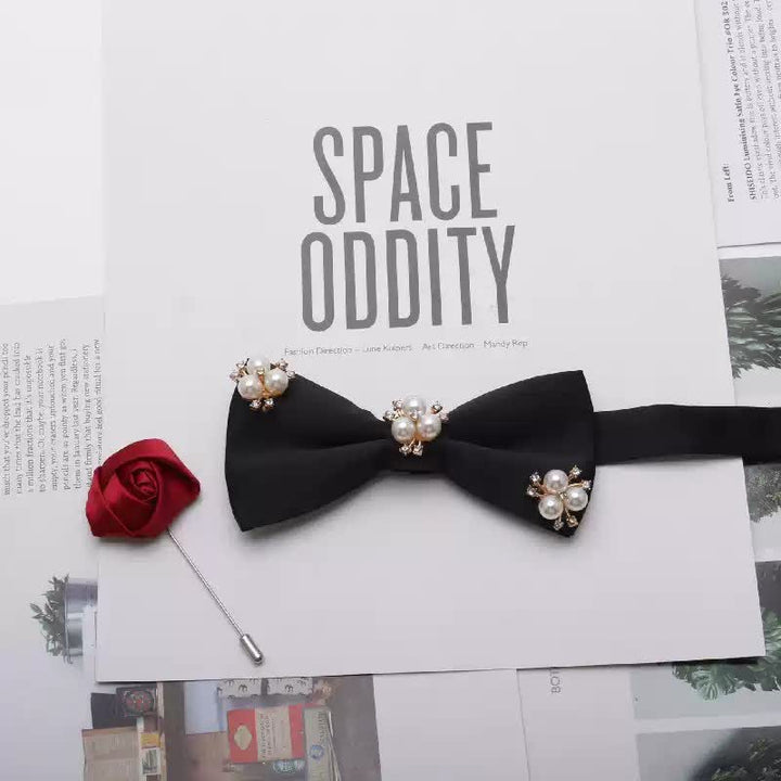 2-teiliges Herren-Fliege-Set mit goldenen Metallperlen und Blumendekor, rote Corsage