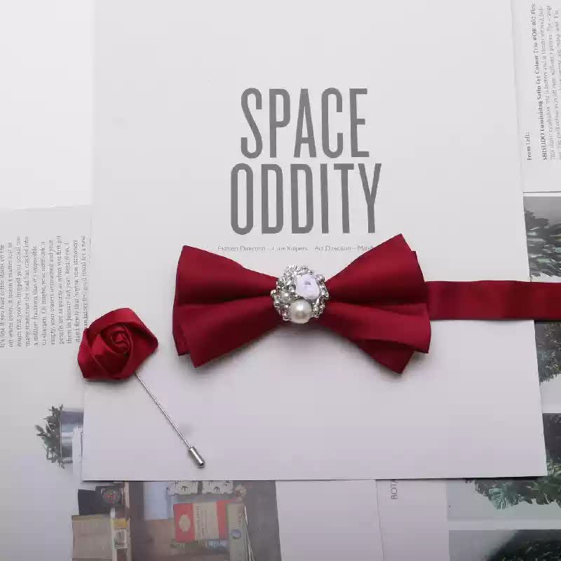 2-teiliges Herren-Fliege-Set mit goldenen Metallperlen und Blumendekor, rote Corsage