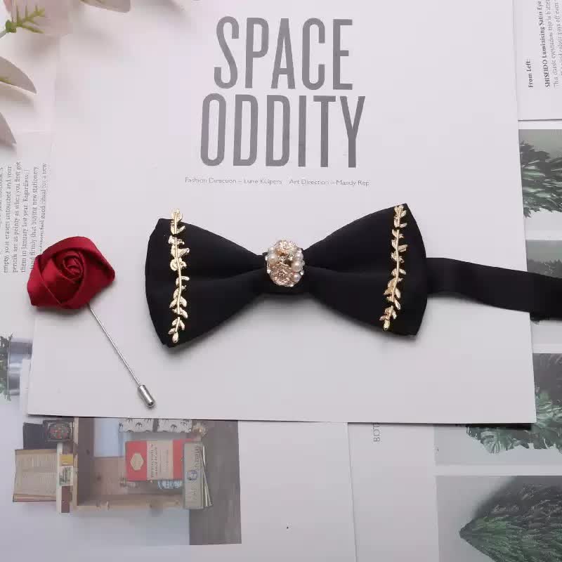 2-teiliges Herren-Fliege-Set mit goldenen Metallperlen und Blumendekor, rote Corsage