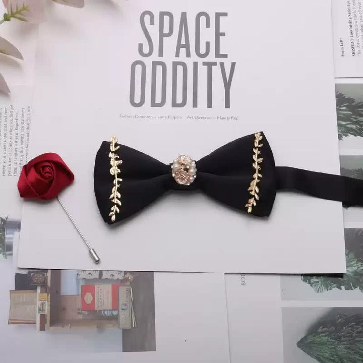 2-teiliges Herren-Fliege-Set mit goldenen Metallperlen und Blumendekor, rote Corsage