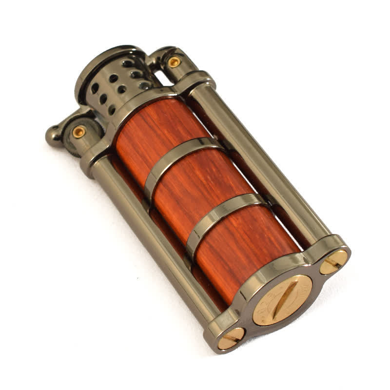 Nachfüllbares Petroleumfeuerzeug im antiken Stil mit Holzschale